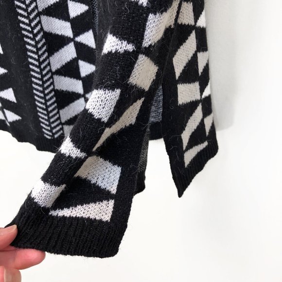 Cato Geometric Black & White Long Fuzzy Open Vest - Picture 3 of 6